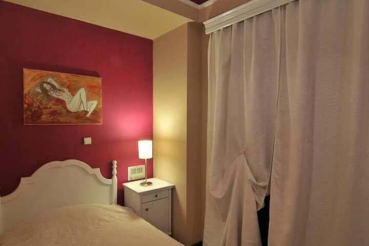 Room 19 of 48