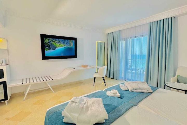 Room 14 of 76
