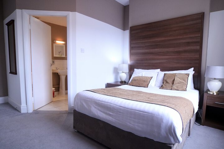 Room 4 of 50