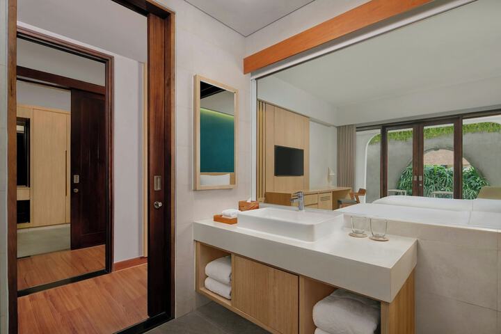 Room 33 of 111
