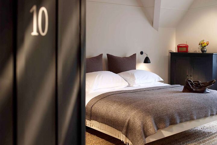 Room 28 of 71