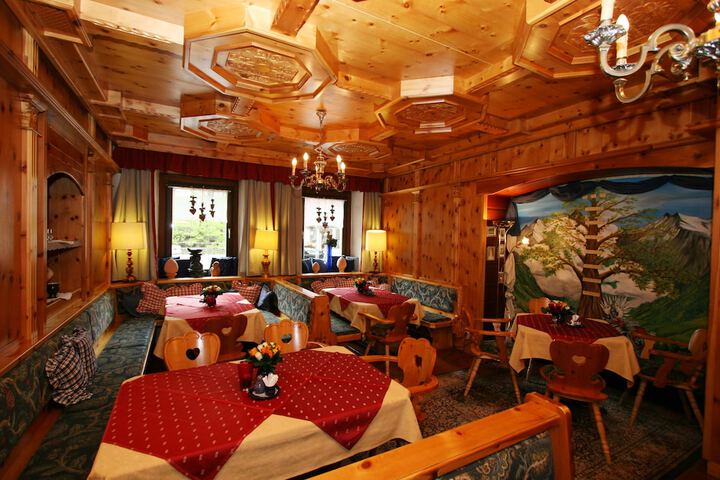 Dining Photos