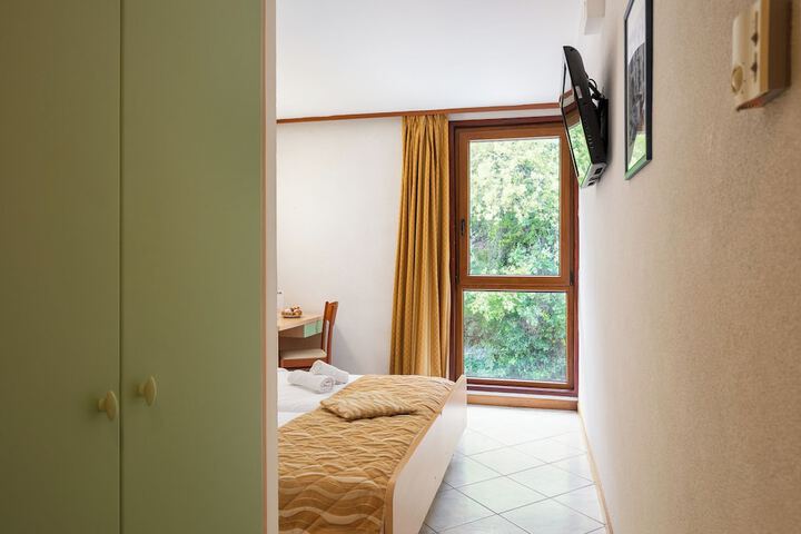 Room 16 of 56