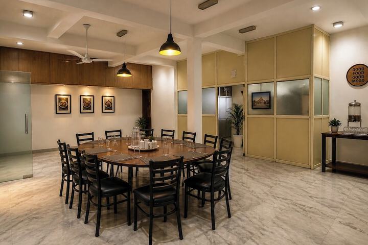 Dining 9 of 16