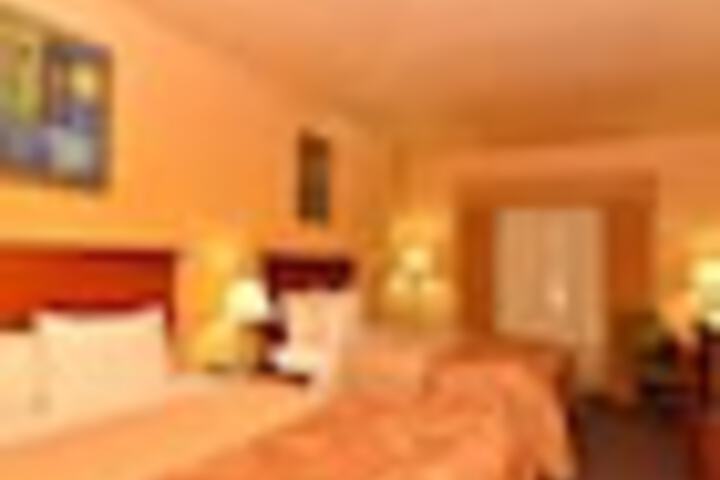Room 32 of 78