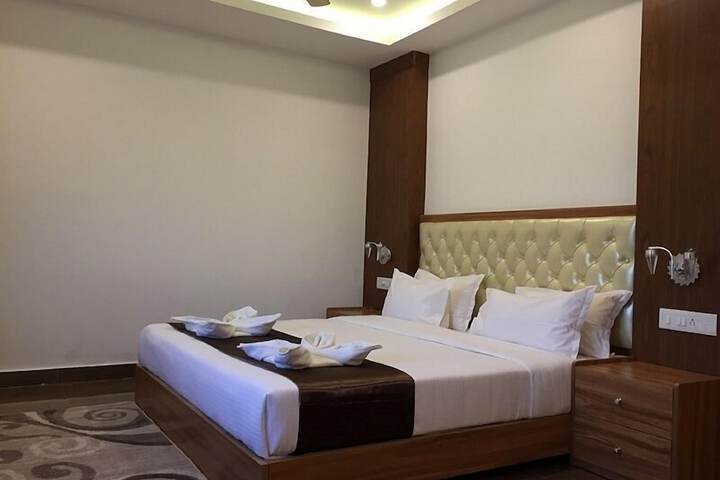 Room 12 of 17