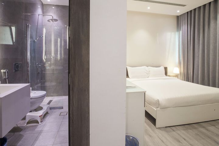 Room 33 of 42
