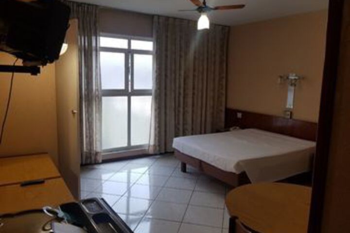 Room 12 of 19