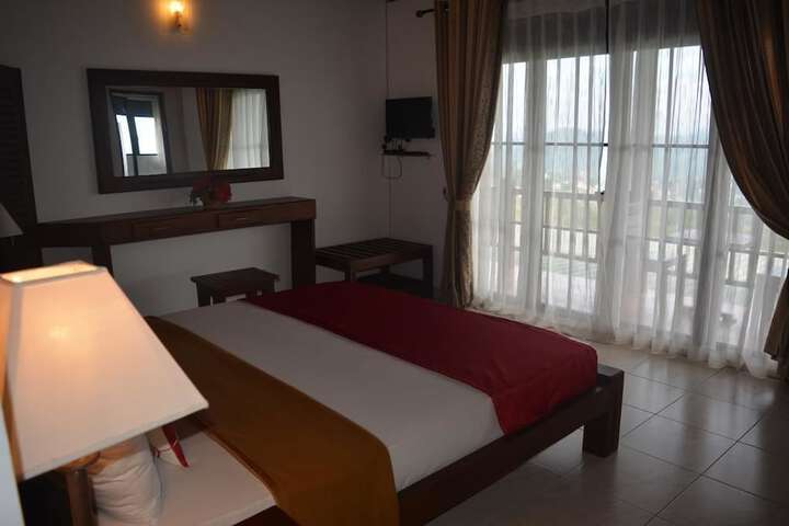 Room 3 of 95
