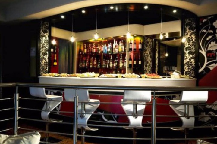 Lounge 68 of 92
