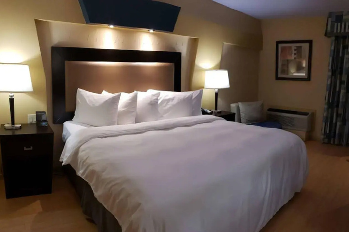 Room 5 of 12