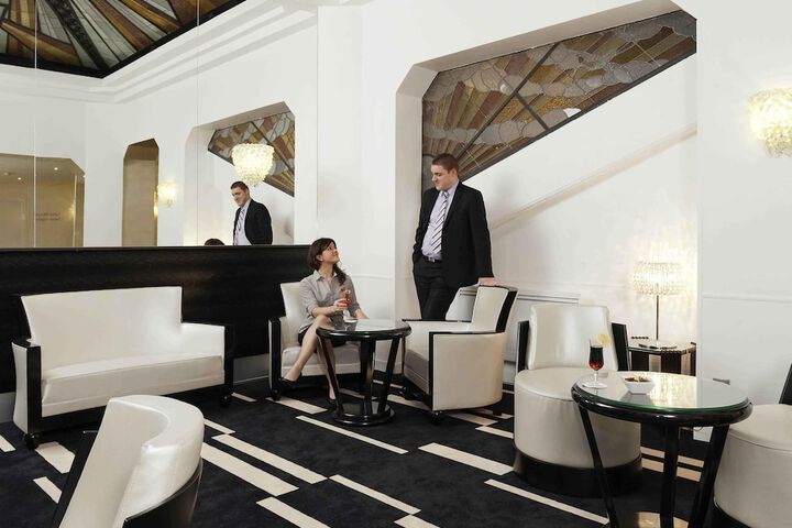 Lounge 62 of 97
