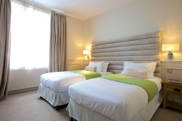 Room 10 of 43