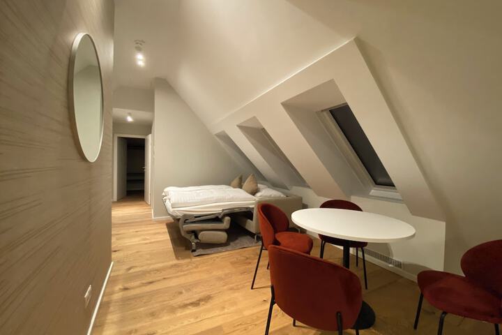 Room 17 of 28