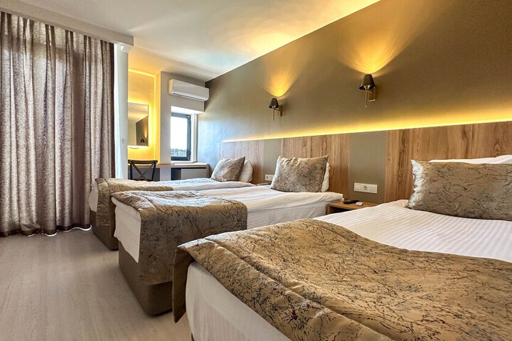 Room 12 of 35