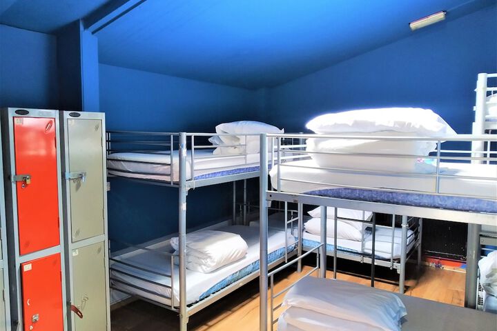 Room 6 of 13