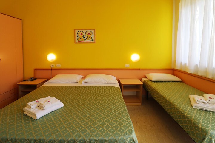 Room 40 of 150