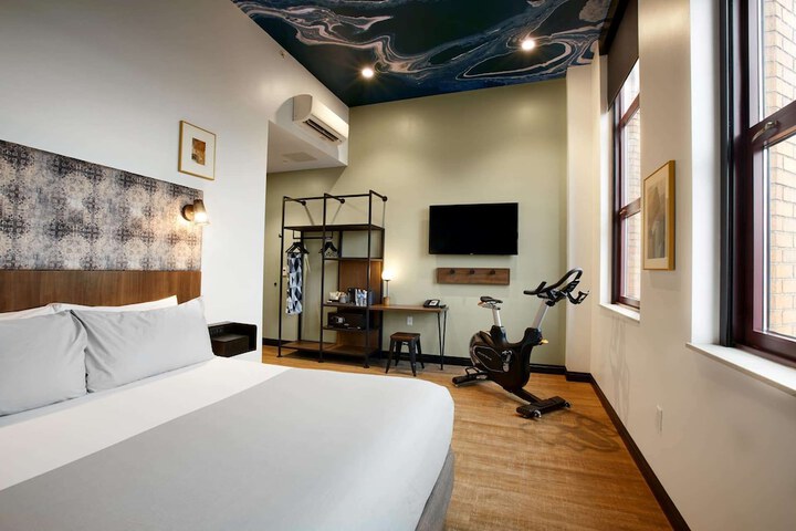 1 King Deluxe Room (7 of 23)