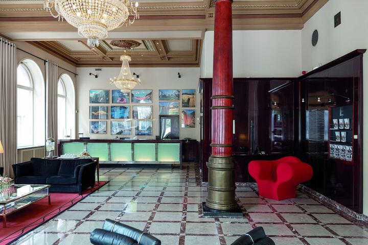 Guest Lobby