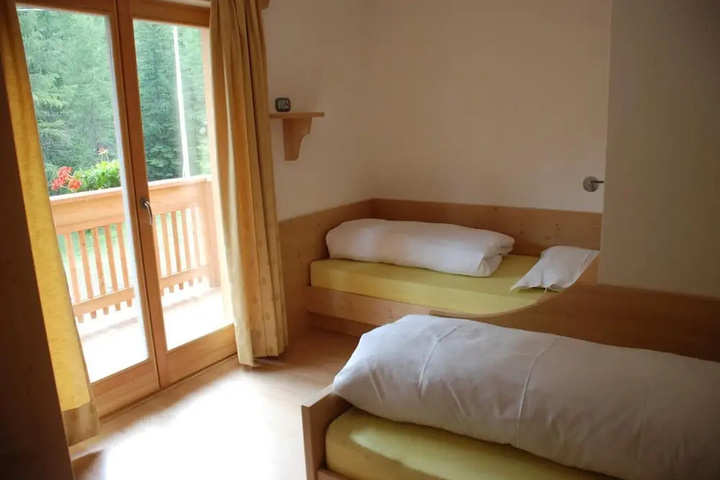 Room 4 of 11