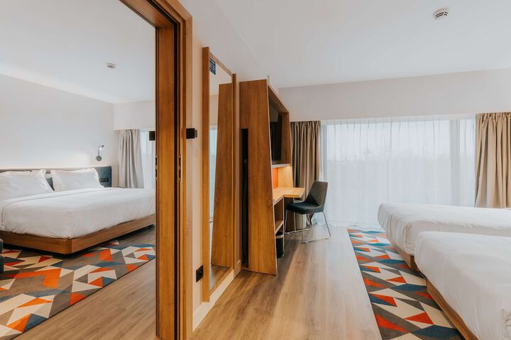 Room 44 of 117