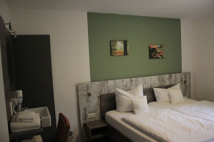 Room 8 of 50