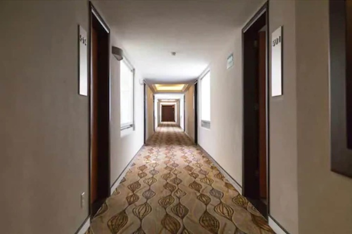 Ballroom/Hall 39 of 45