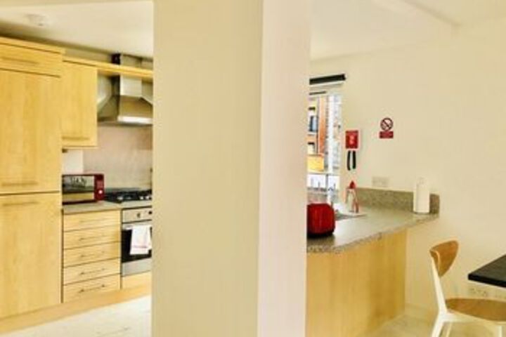 Room 8 of 11