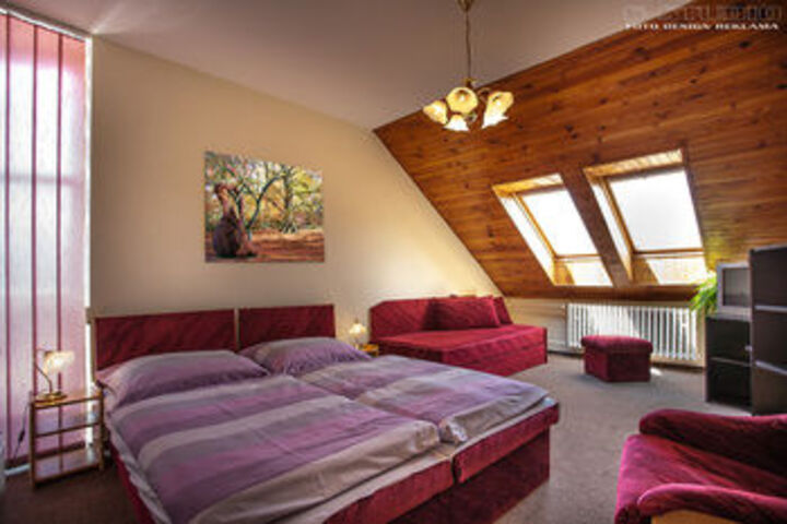 Room 11 of 28