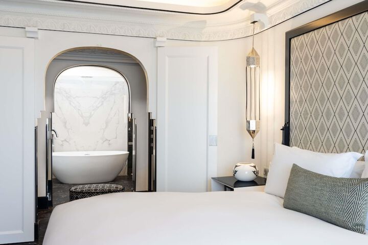 Room 51 of 377
