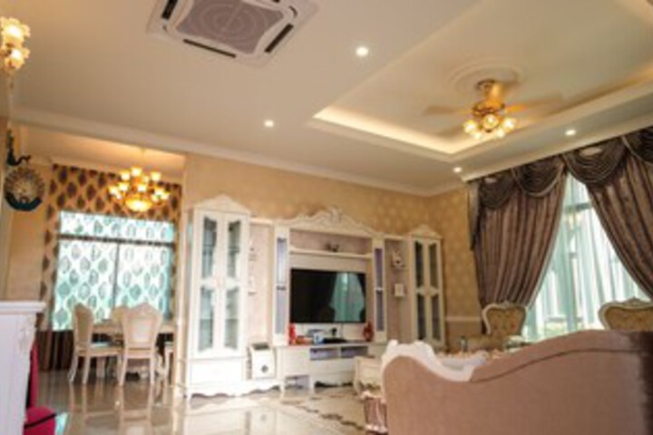 Room 12 of 24