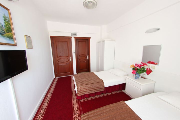 Room 3 of 53