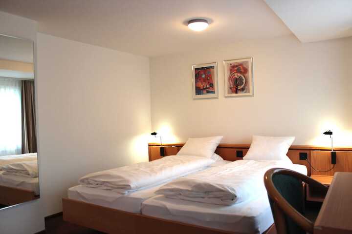 Room 3 of 16
