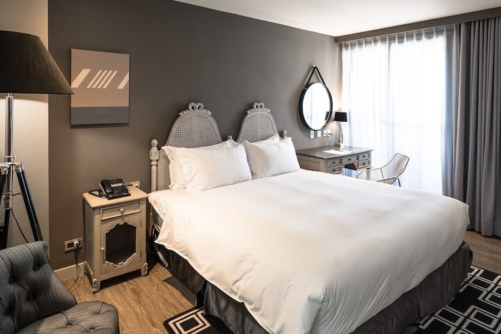 Room 27 of 243