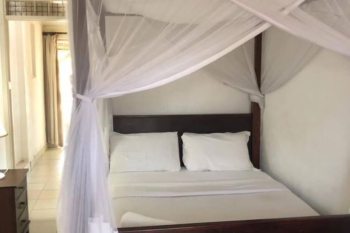 Room 2 of 22