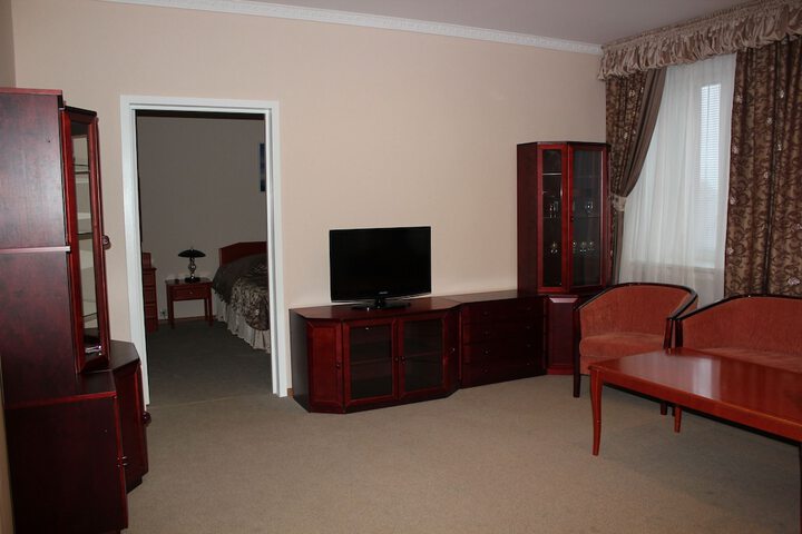 Room 27 of 108