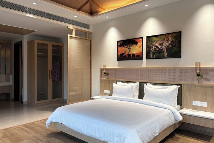 Room 3 of 28