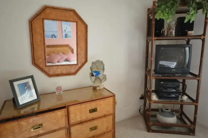 Room 2 of 12