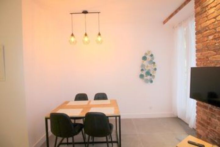 Room 10 of 14
