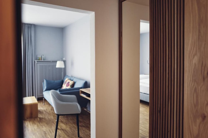Room 19 of 108