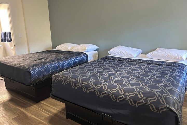 Room 10 of 19