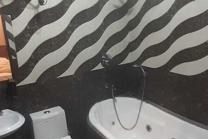 Room 12 of 16