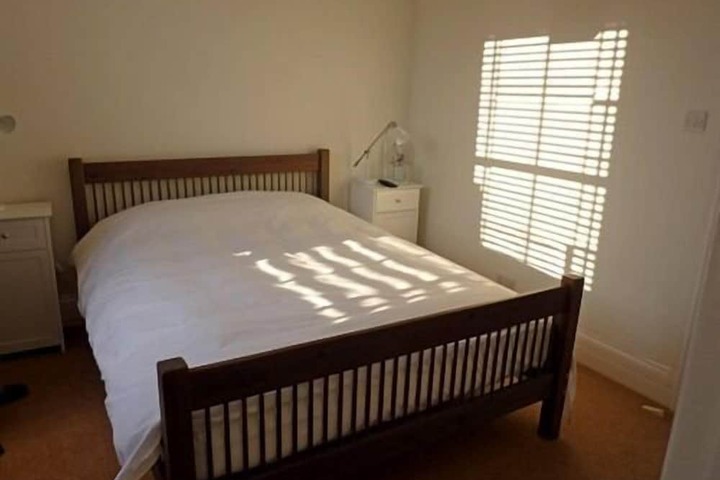 Room 2 of 8