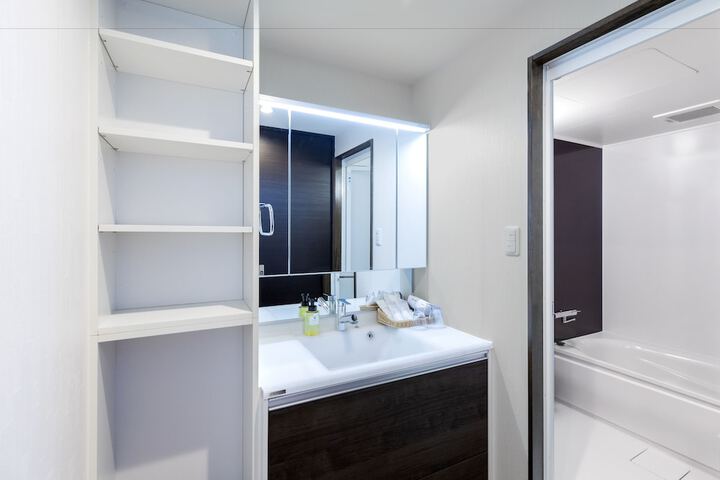 Room 15 of 33