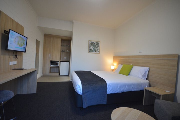 Room 27 of 65