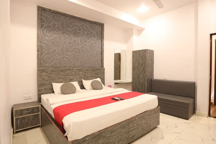 Room 16 of 32