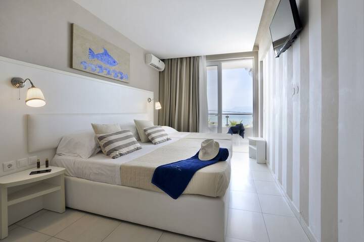 Room 34 of 108