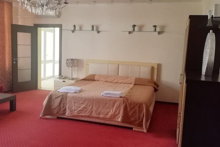 Room 33 of 35