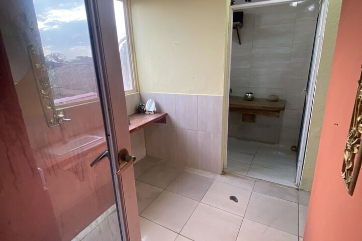 Room 13 of 83