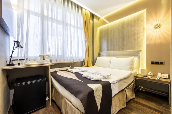 Room 4 of 72